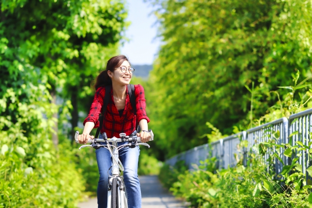 自転車や電動キックボード……レジャーシーズンに注意したい、移動中の事故に備える保険　マイカーのない人でも加入可能